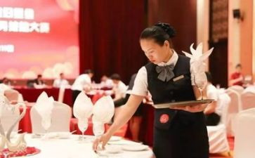 餐饮人半年度工作总结推荐8篇