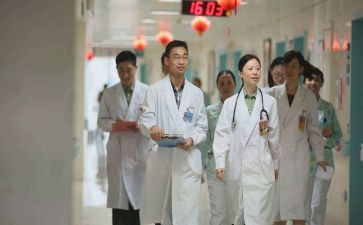 《白求恩大夫》观后感5篇