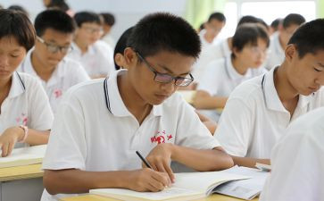 高一语文作文800字8篇
