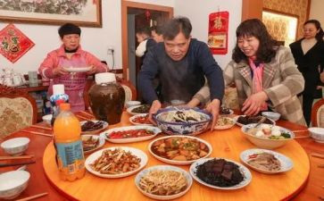 除夕吃年夜饭的作文7篇